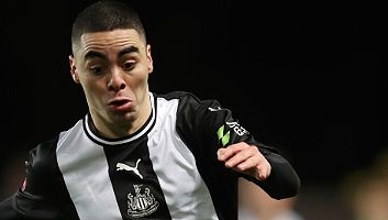 Oxford United 2 – 3 Newcastle United | Xem lại trận đấu