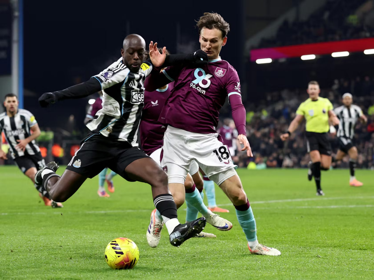 Burnley vs Newcastle United (02:30 – 31/12) | Xem lại trận đấu